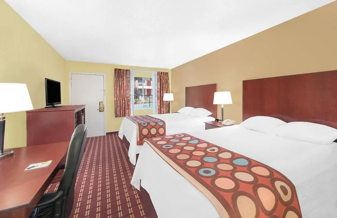 Super 8 By Wyndham Kerrville Tx-1