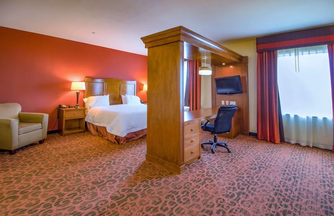Hampton Inn & Suites Bastrop-1