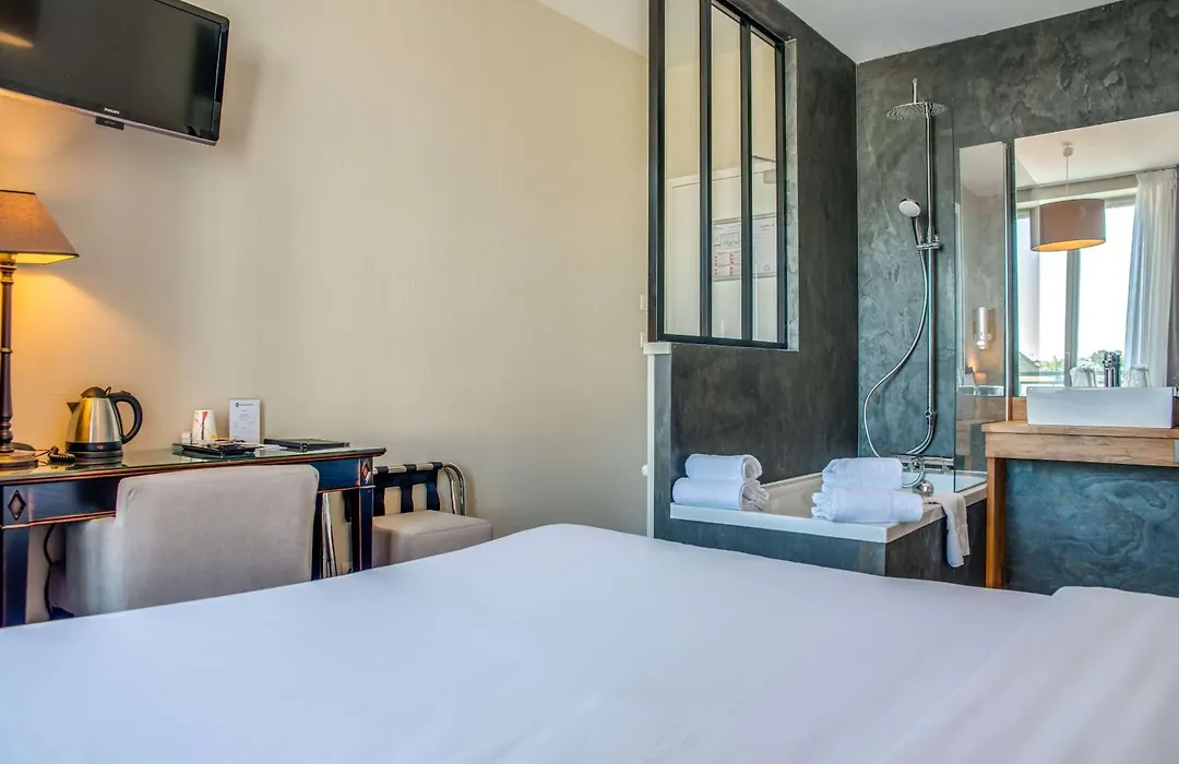Best Western Hotel De La Plage Saint Marc sur Mer-1