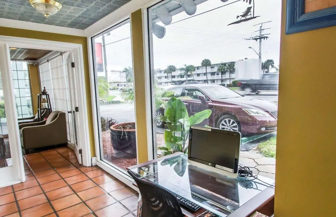 Econo Lodge Cocoa Beach - Near The Port-1