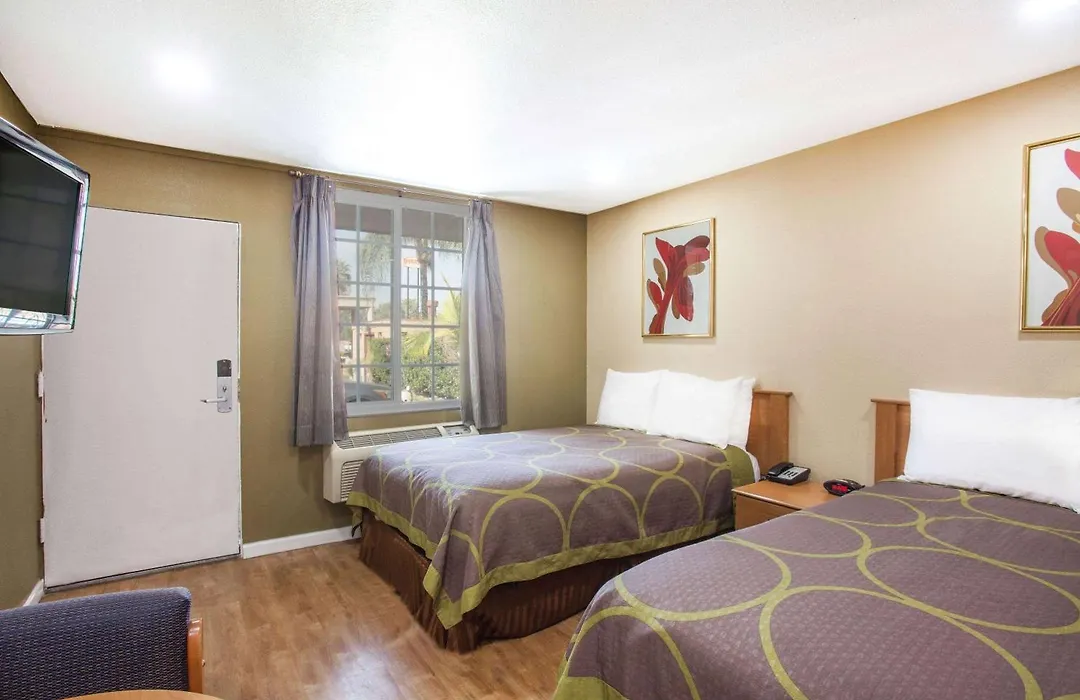 Super 8 By Wyndham Redlands/San Bernardino-1