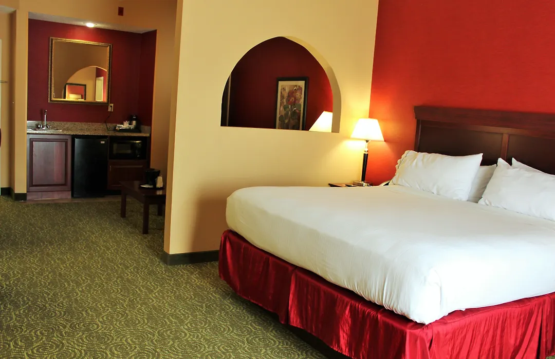 Holiday Inn Express & Suites Troy By Ihg-1