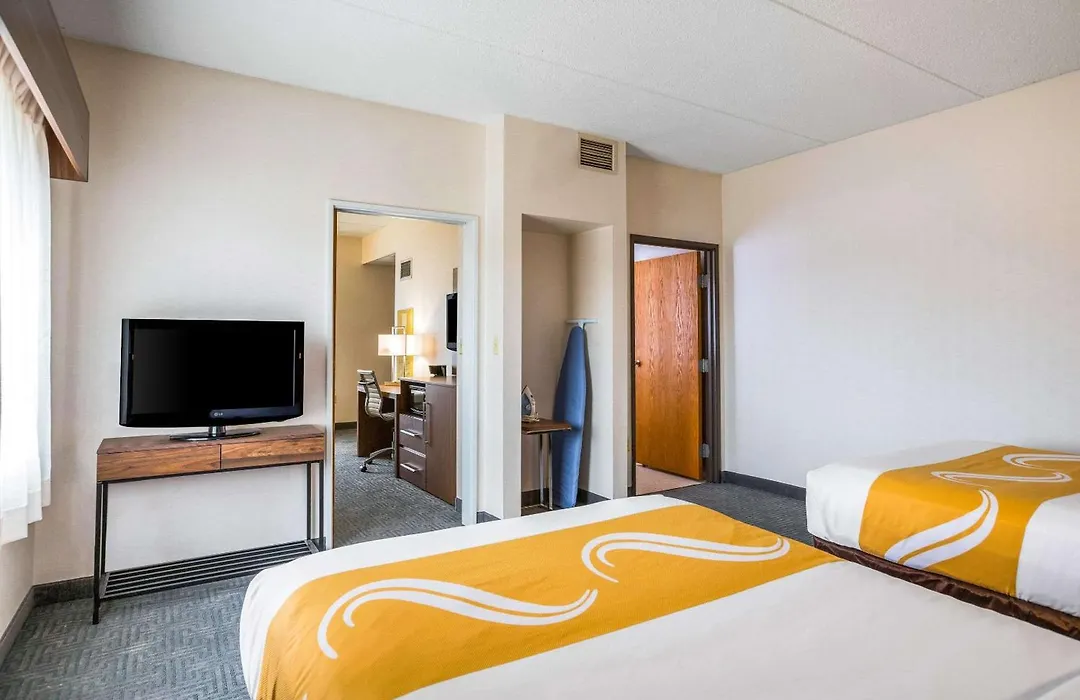 Quality Suites Lansing West-1