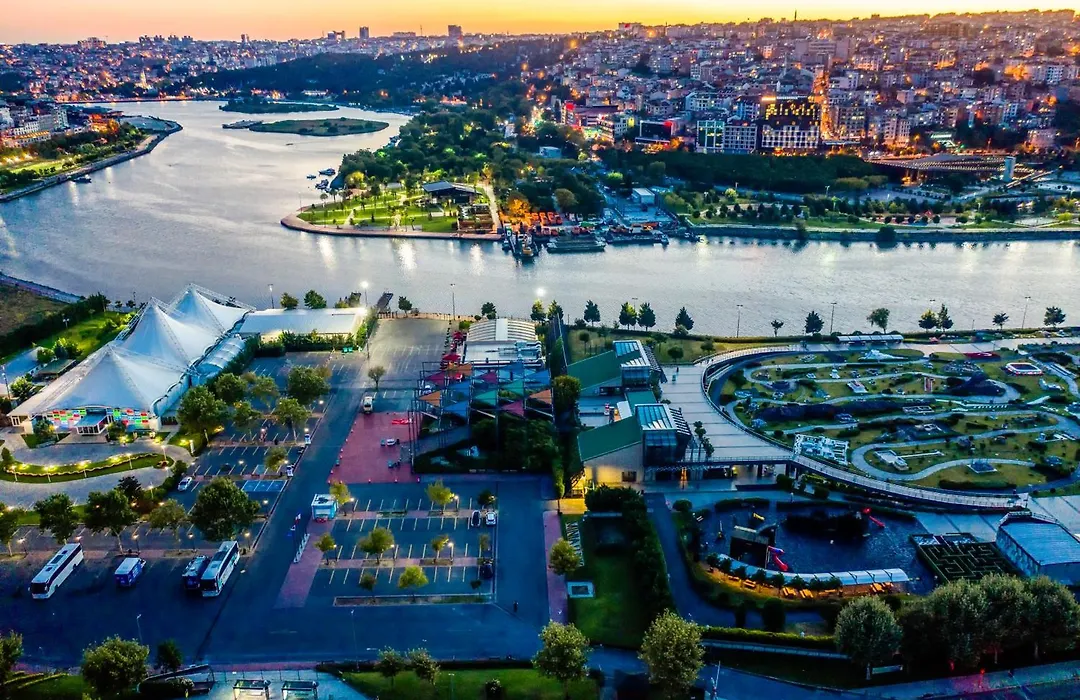 Arise Hotel Golden Horn-1