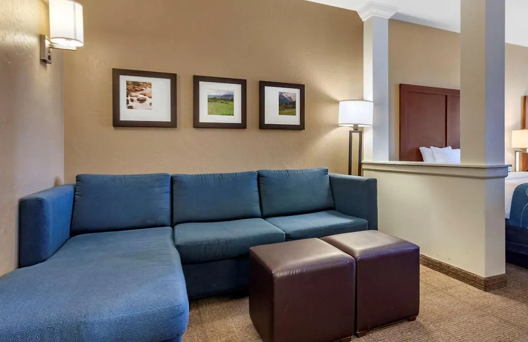 Comfort Suites Airport-University-1