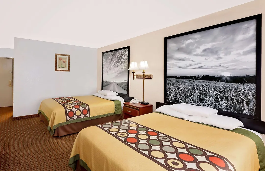 Super 8 By Wyndham Plainview-1