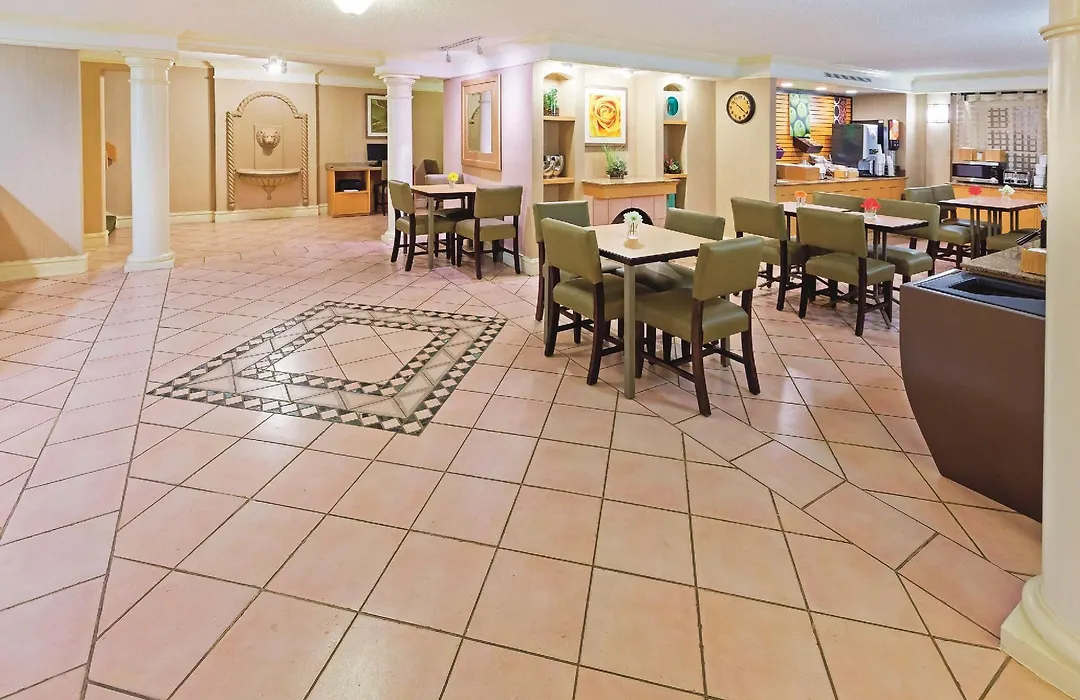 Baymont By Wyndham Lubbock - Downtown Civic Center-1