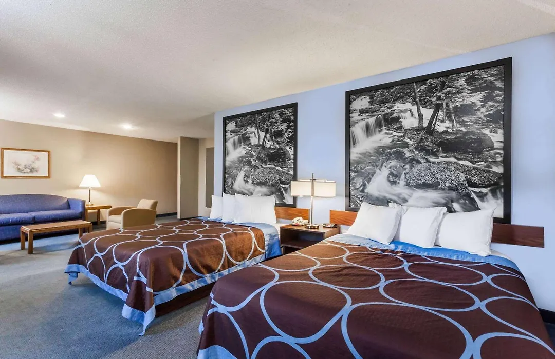 Super 8 By Wyndham East Stroudsburg - Poconos-1