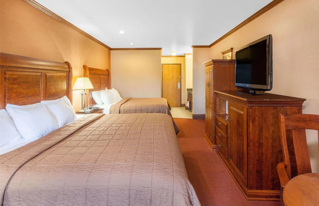 Ramada By Wyndham Mackinaw City Waterfront-1