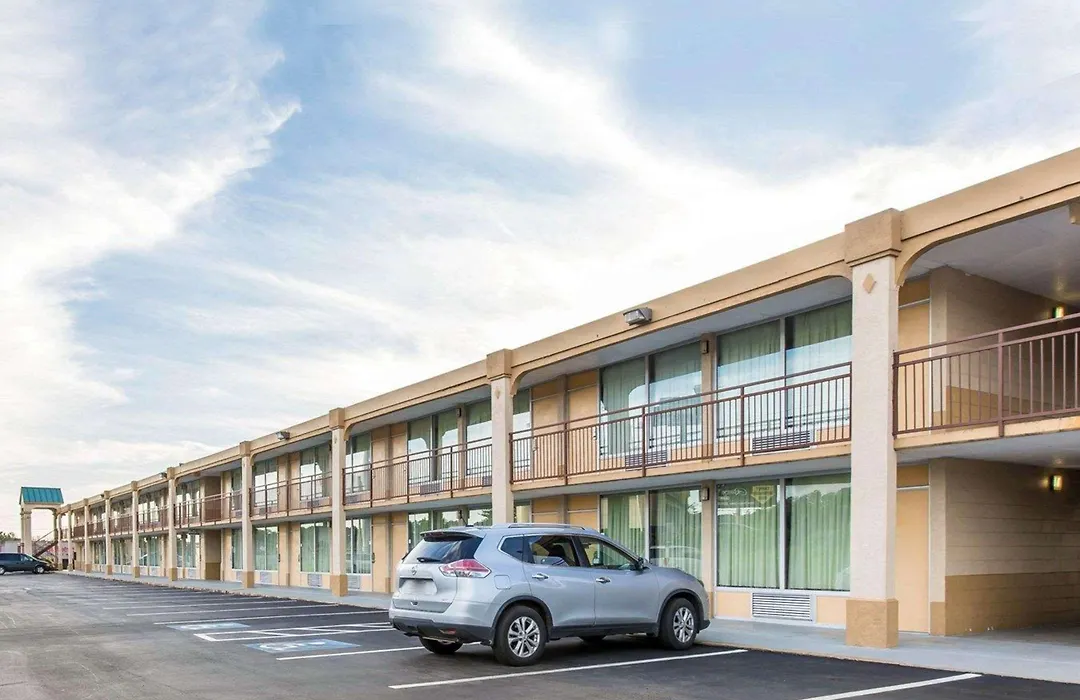 Econo Lodge-1