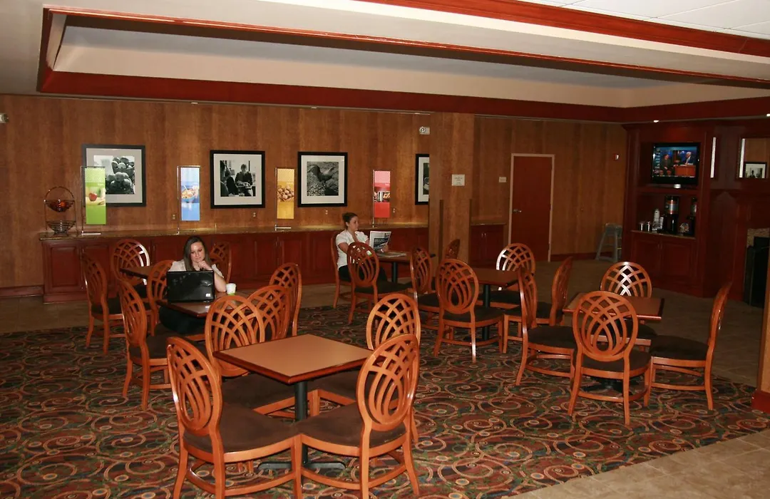 Hampton Inn Woodbridge-1