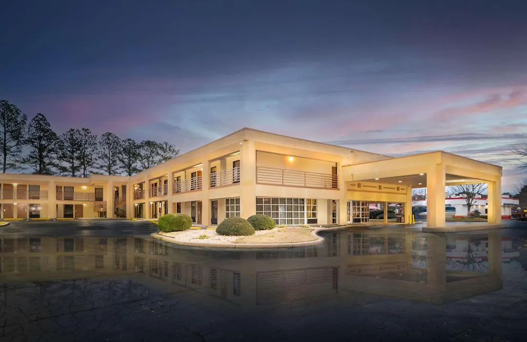 Days Inn By Wyndham Atlanta Stone Mountain-1
