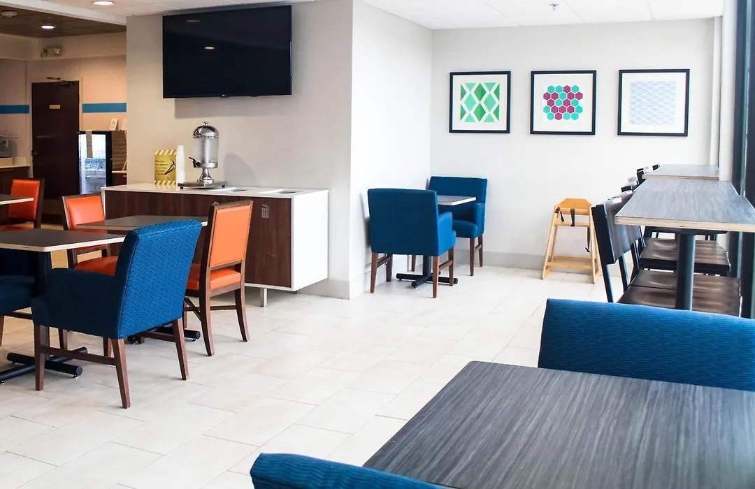 Holiday Inn Express Atlanta W-1
