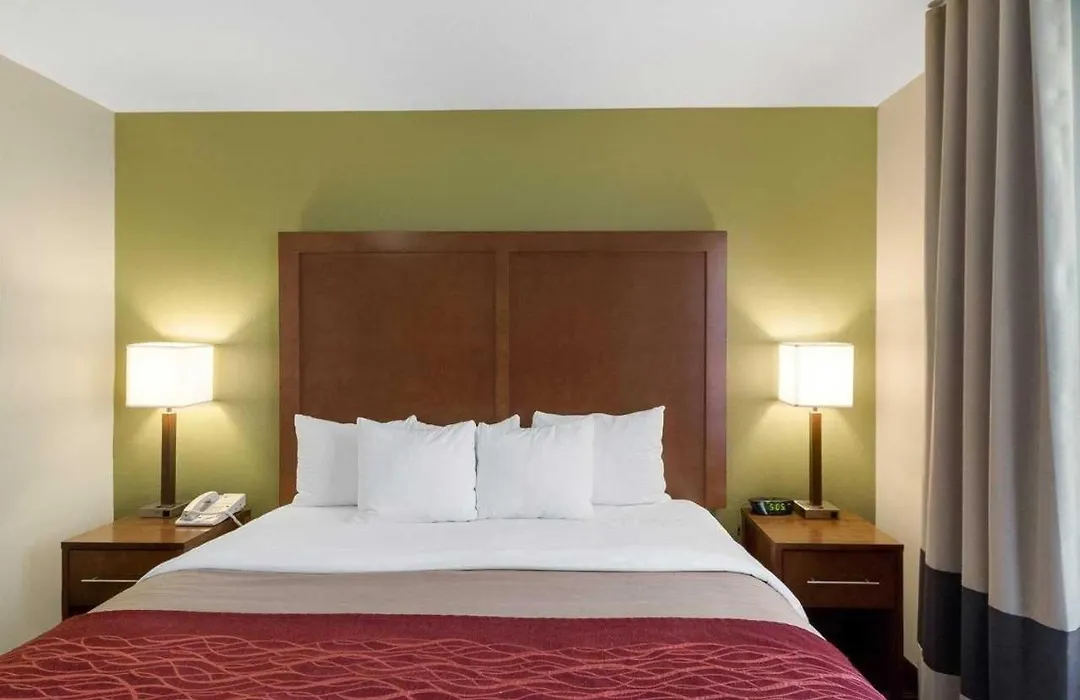 Comfort Inn & Suites Fayetteville-University Area-1