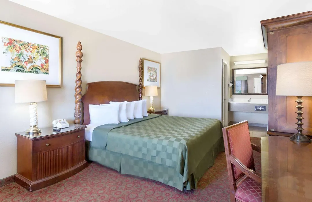 Days Inn By Wyndham Kingman East-1