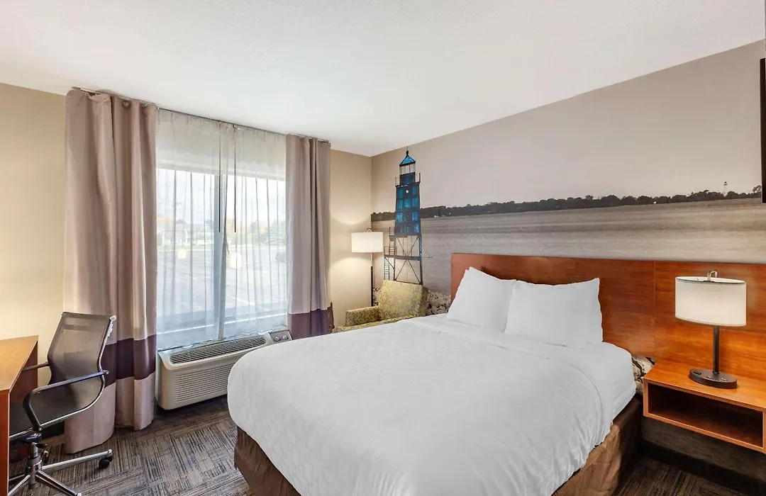 Clarion Pointe Racine - Mount Pleasant-1