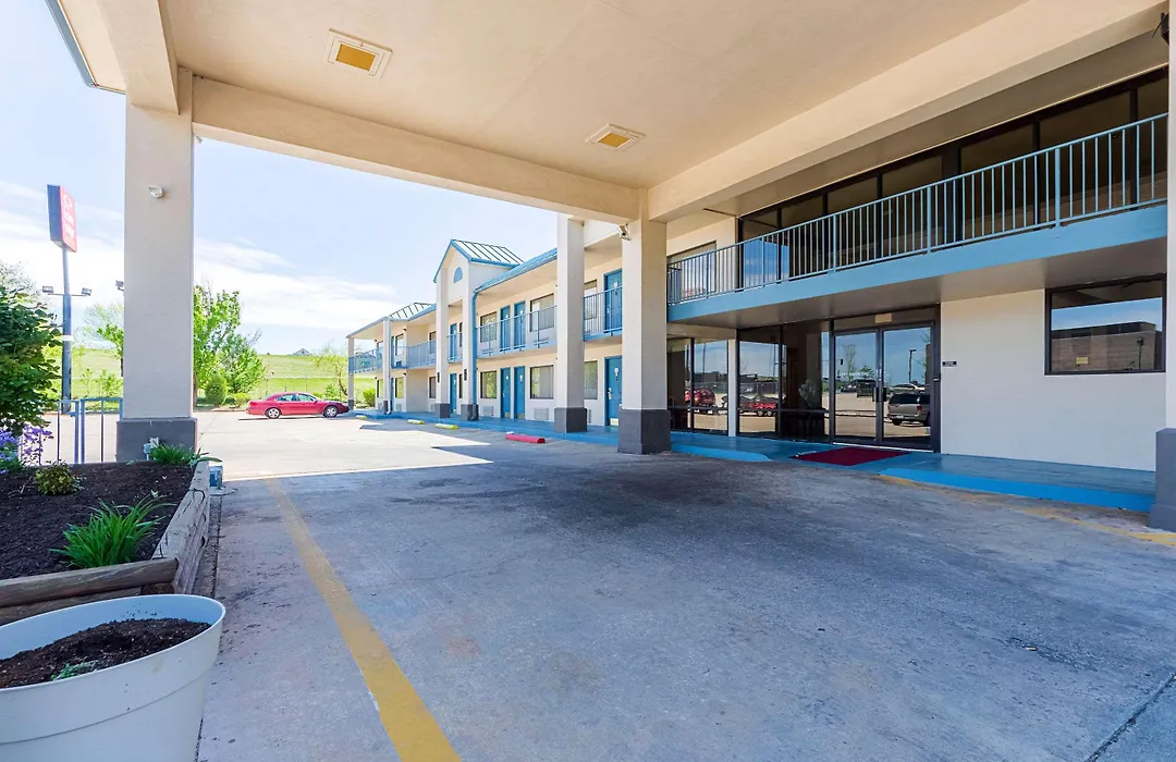 Econo Lodge Inn & Suites Bentonville-1