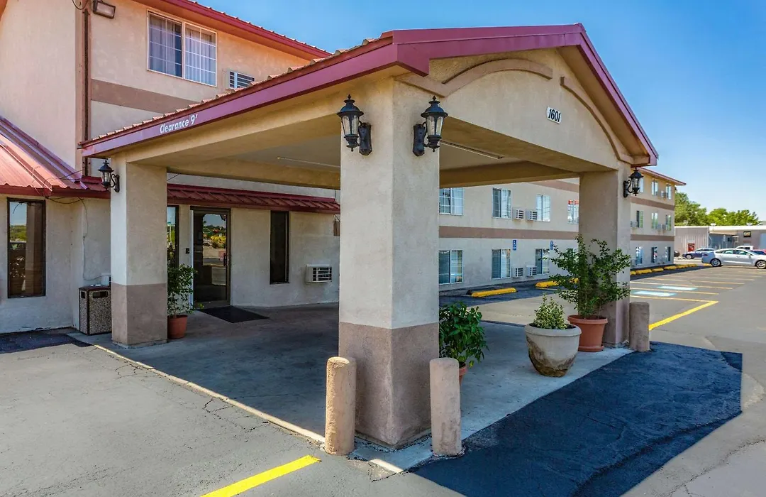 Rodeway Inn Farmington-1