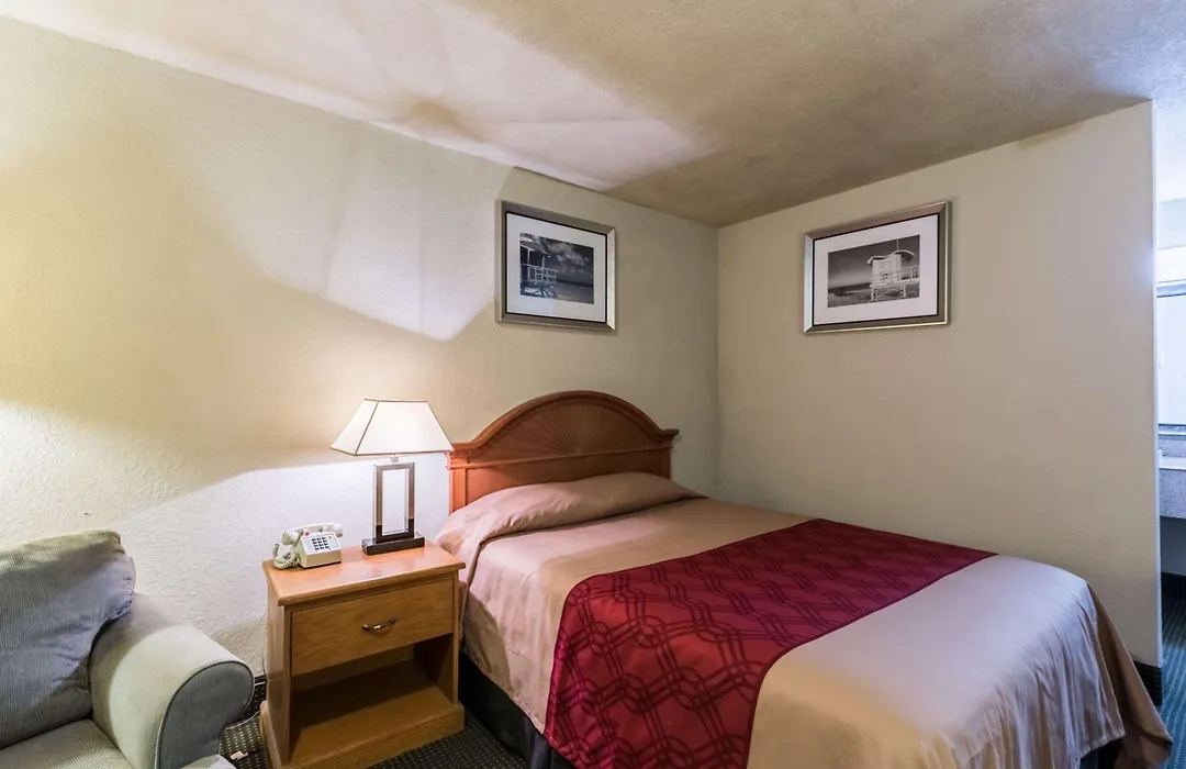 Econo Lodge Baytown-1