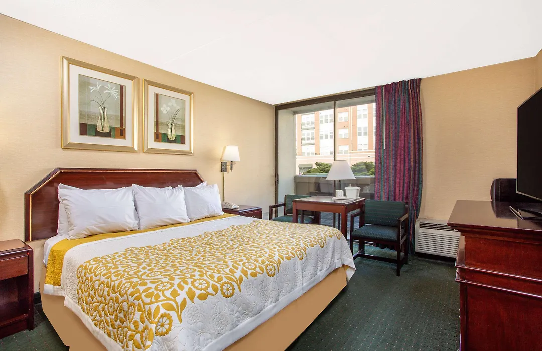 Days Inn By Wyndham College Park-1