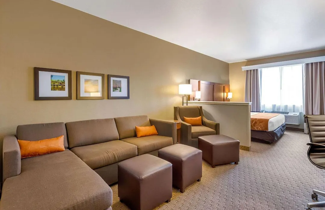 Comfort Suites Burlington-1