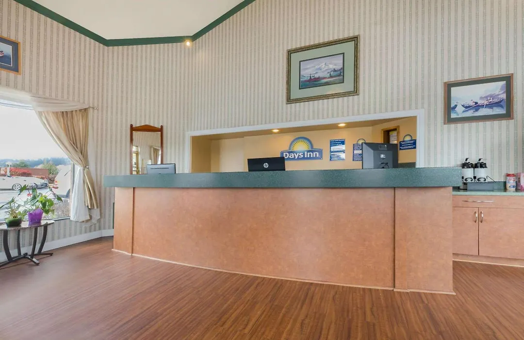 Days Inn By Wyndham Auburn-1