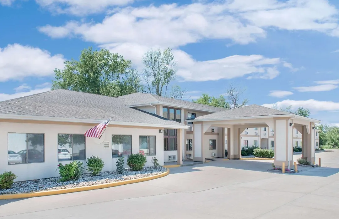 Super 8 By Wyndham Ottumwa-1