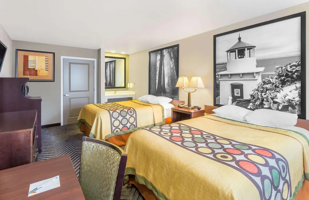 Super 8 By Wyndham Fortuna-1