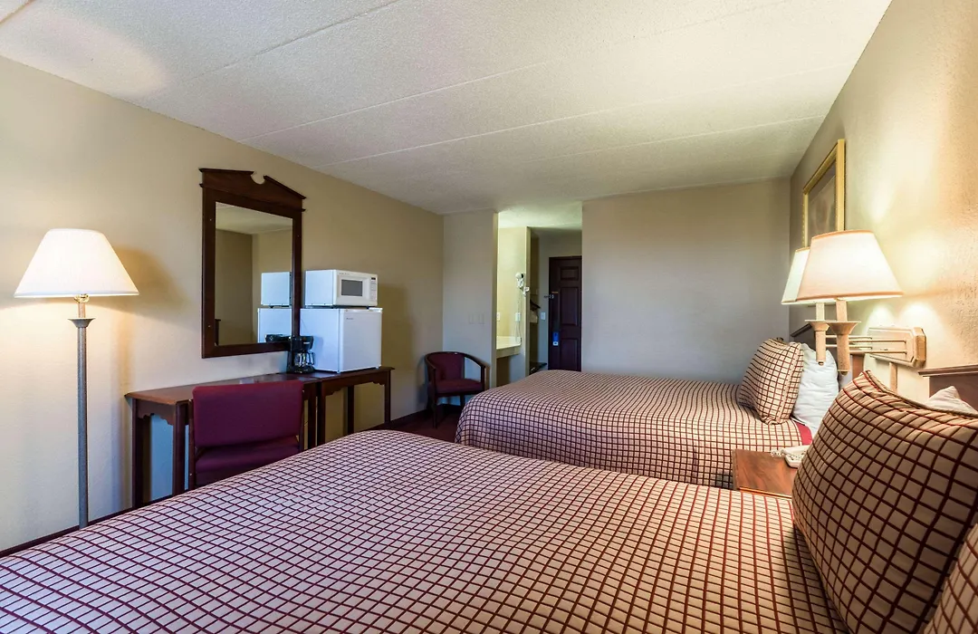 Rodeway Inn-1