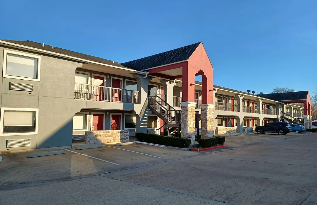 Clarion Pointe-1
