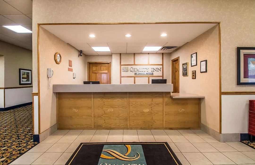 Quality Inn Morris I-80-1