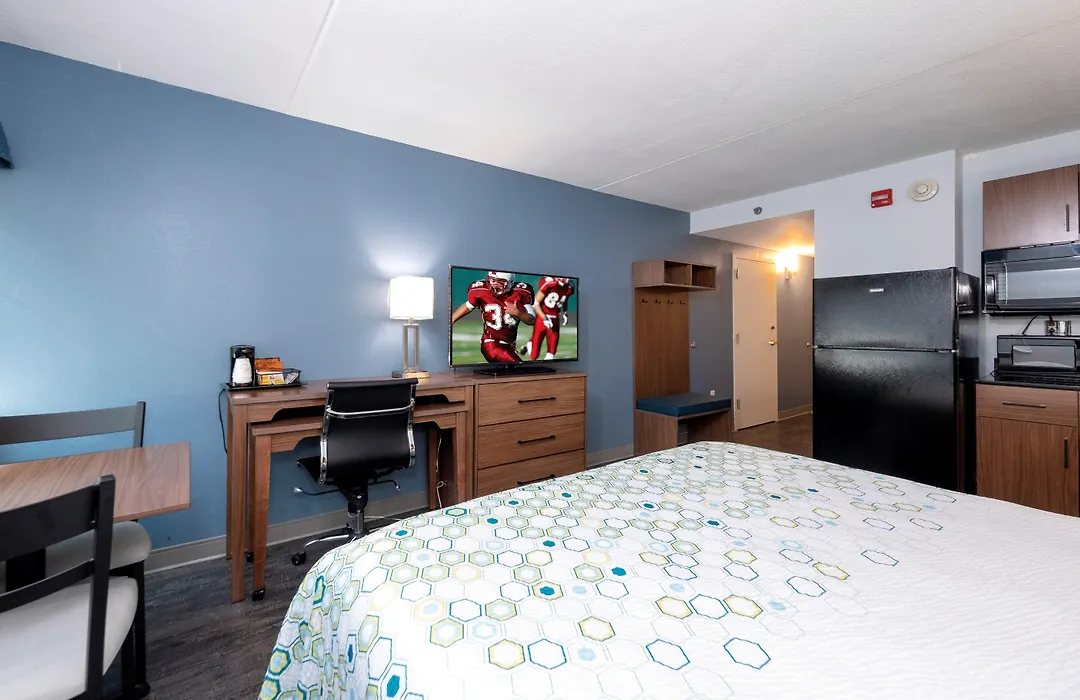 Red Roof Inn & Suites Wilmington - New Castle-1