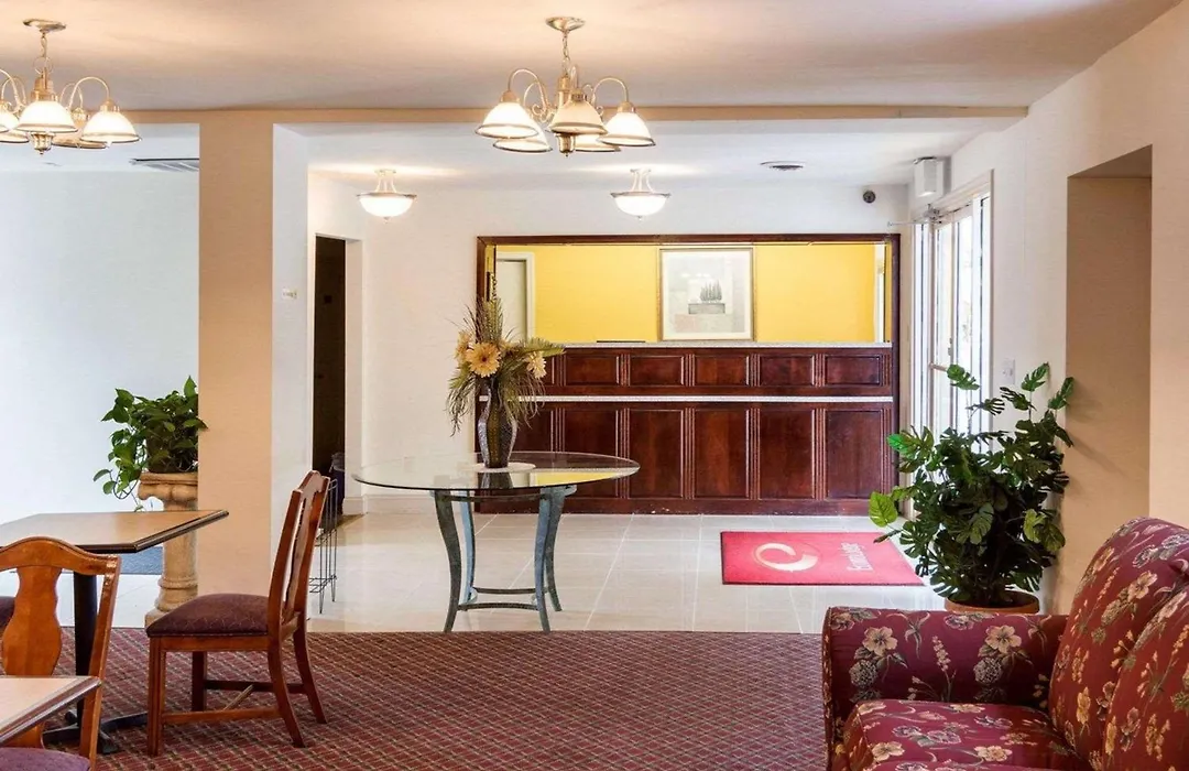 Econo Lodge Petersburg - Fort Lee-1