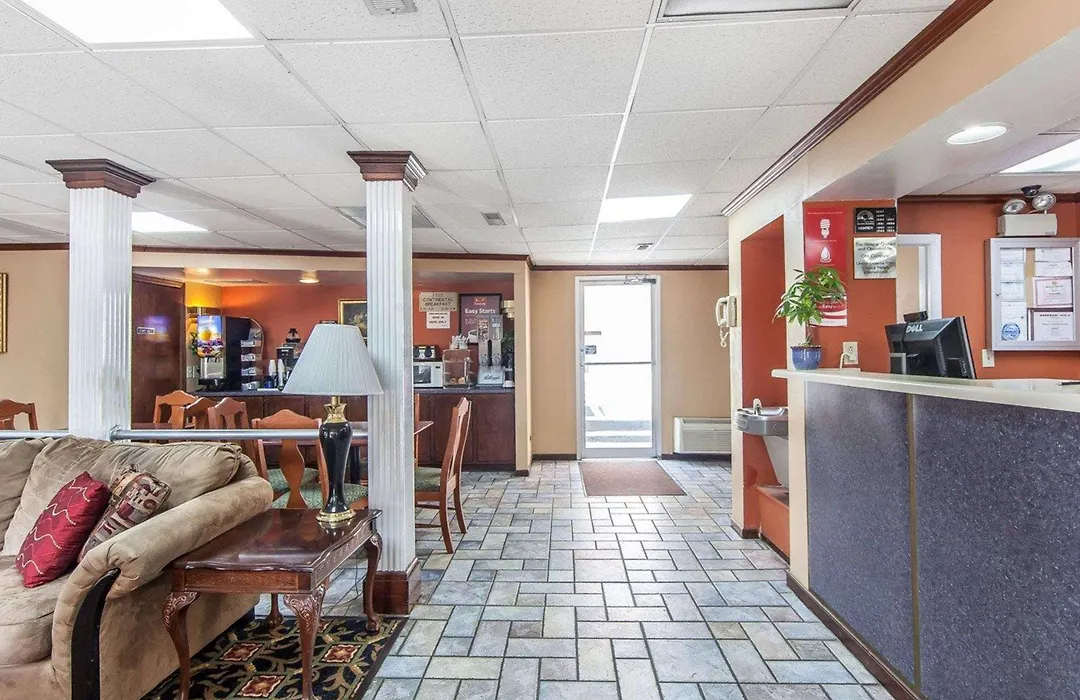 Econo Lodge Cleveland-1
