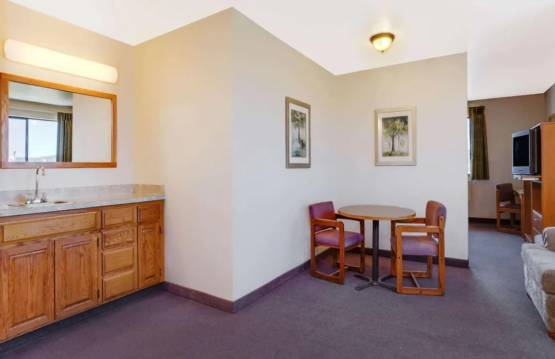 Super 8 By Wyndham Klamath Falls-1