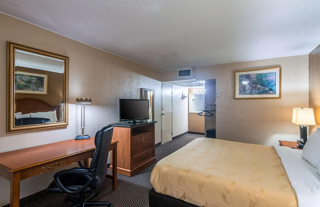 Quality Inn Shawnee I-40-1