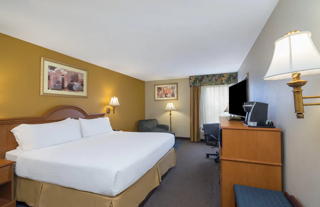 Clarion Pointe New Bern-1