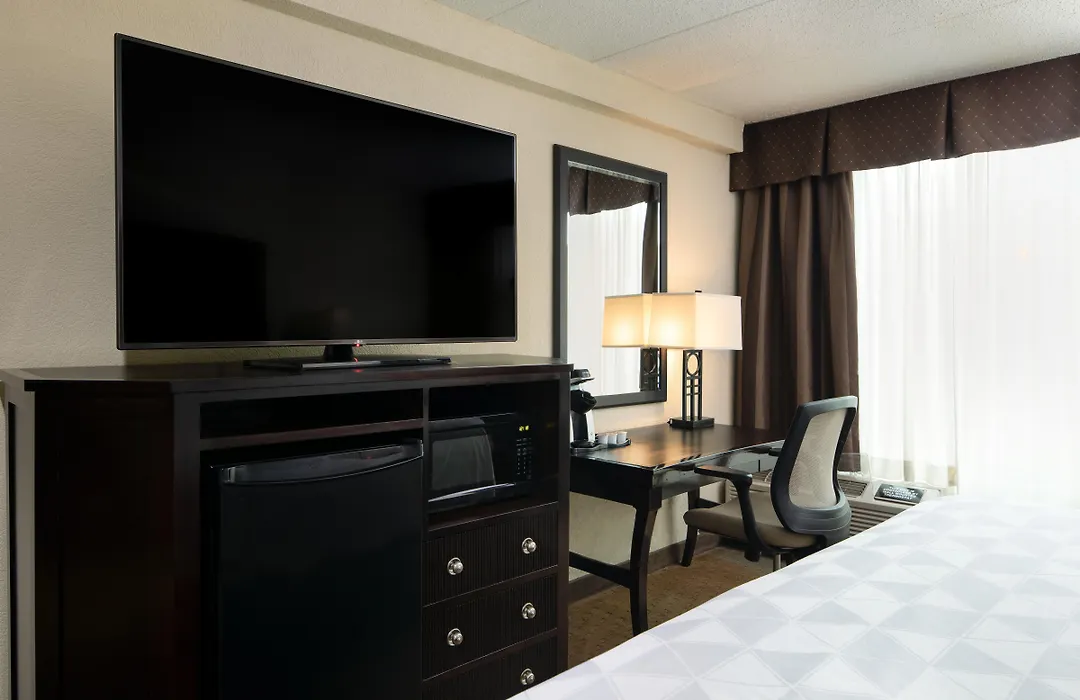Holiday Inn And Suites Charleston West By Ihg-1