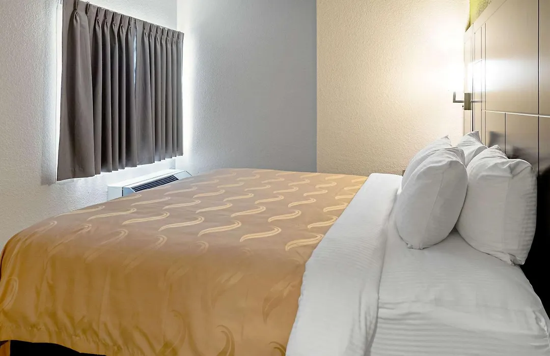 Quality Inn & Suites Robbinsville-1
