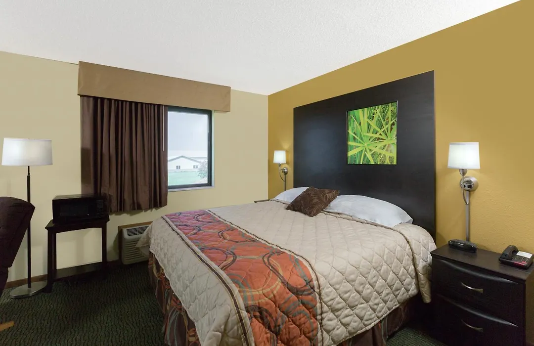 Super 8 By Wyndham Perry Ia-1