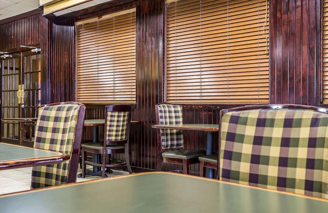 Econo Lodge-1