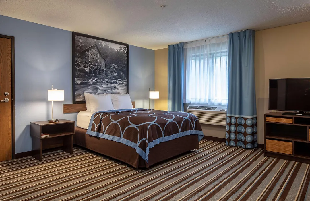 Super 8 By Wyndham Steubenville-1