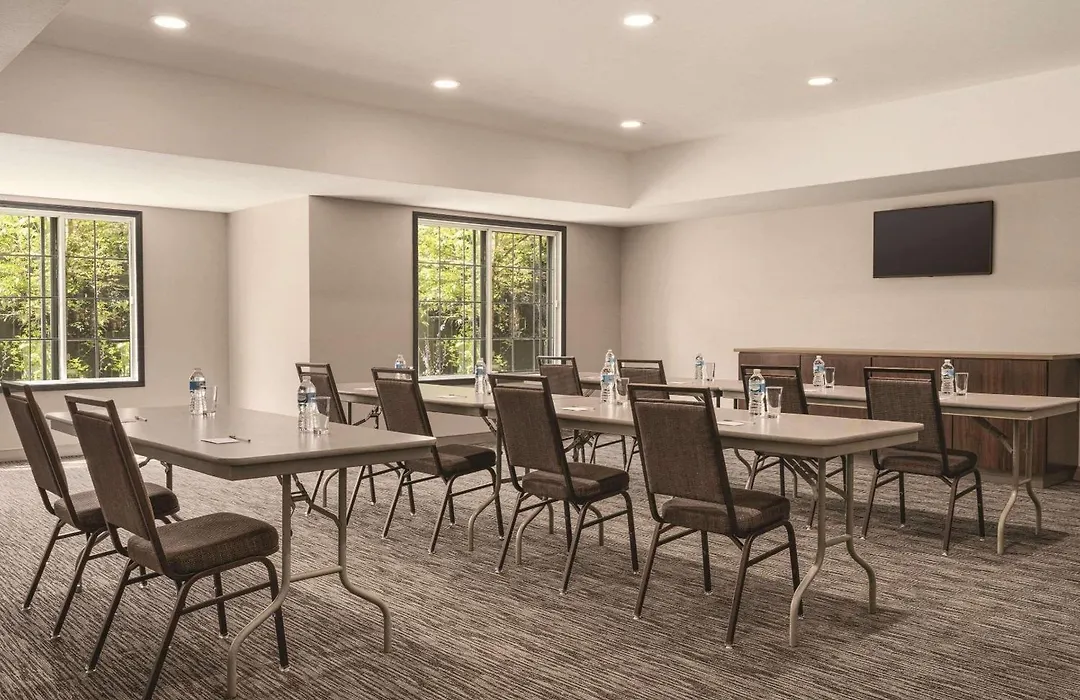 Country Inn & Suites By Radisson, Detroit Lakes-1