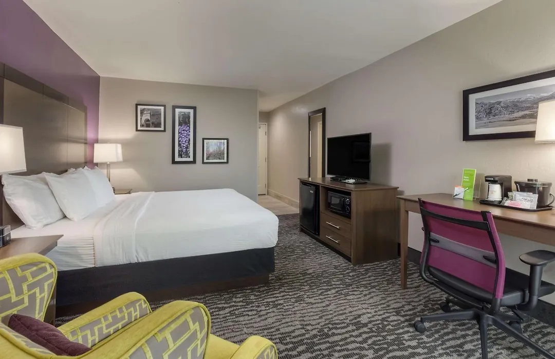 La Quinta By Wyndham Visalia/Sequoia Gateway-1