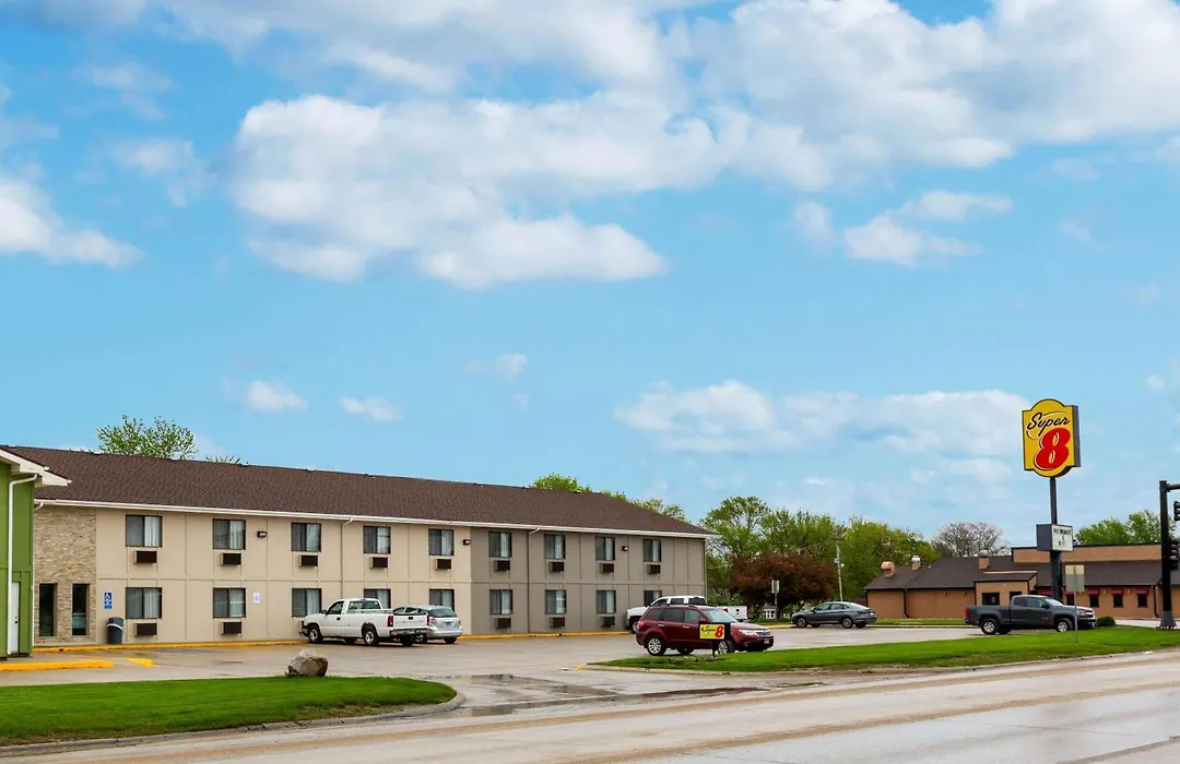 Super 8 By Wyndham Storm Lake-1