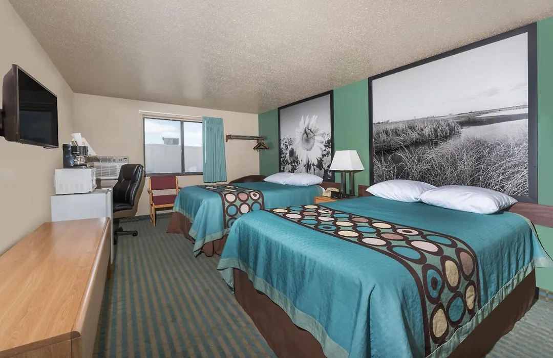 Super 8 By Wyndham Devils Lake-1