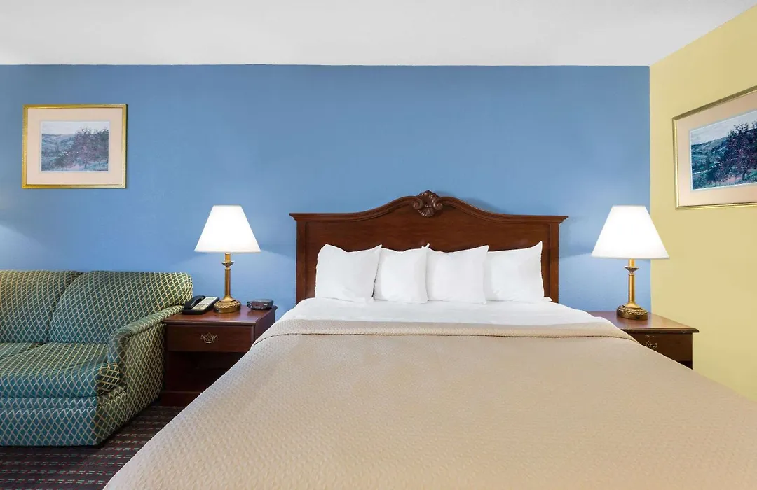Days Inn By Wyndham Mocksville-1