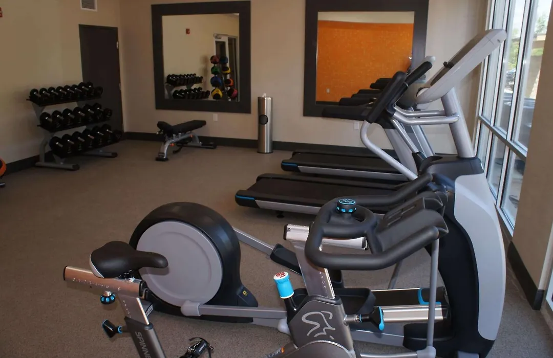 La Quinta Inn And Suites By Wyndham Bloomington-1