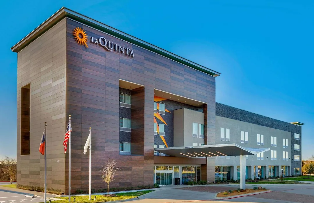La Quinta Inn & Suites By Wyndham Lewisville-1