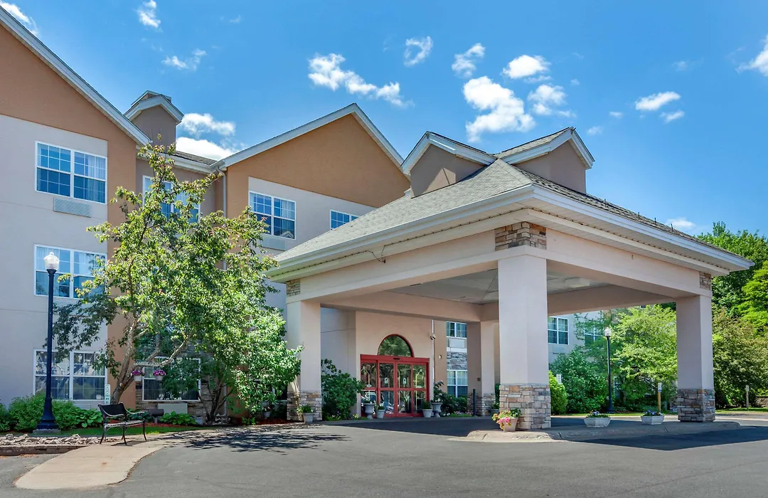 Comfort Suites Marquette-1